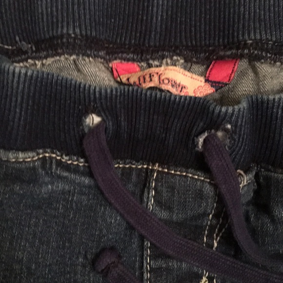 Wallflower distressed pull on skinny jeans size 2. - Picture 2 of 4